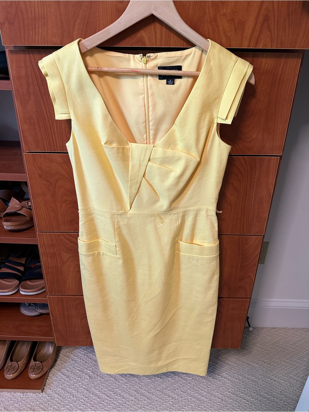 Adrianna Papell Sunny Yellow V-Neck Cap Sleeve Midi Dress